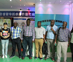 南非客户来中国365英国上市官方网站进口健身房器材