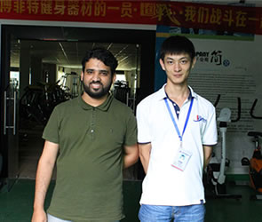 沙特客户到英国上市公司官网365采购商用健身房器材