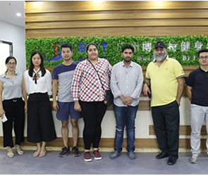 印度客户来中国进口健身房器材 365英国上市官方网站健身房案例