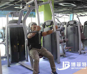 毛里求斯健美选手来365英国上市官方网站采购商用健身器材