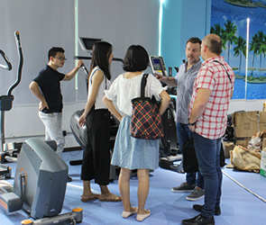 阿根廷客户来英国上市公司官网365健身器材有限公司采购健身器械