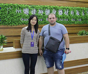 俄罗斯客户找跑步机工厂并选择与英国上市公司官网365合作