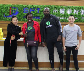 赞比亚客户来中国采购健身工作室器械