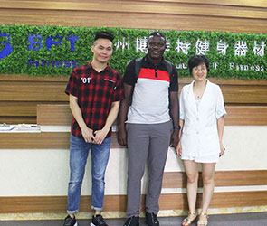 加纳老客户来英国上市公司官网365采购健身房器材