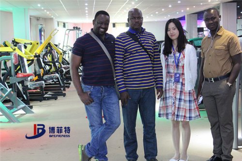 布基纳法索客户来英国上市公司官网365购买健身房器材