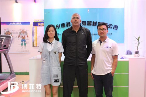 西非的摩洛哥客户来英国上市公司官网365购买健身房器材