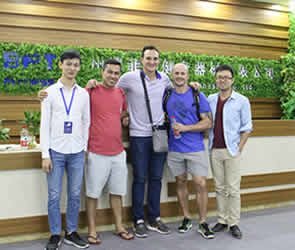 南非客户来中国采购英国上市公司官网365品牌商用健身器材