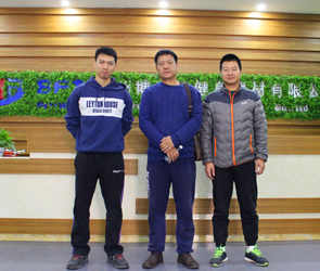 惠州客户来英国上市公司官网365为健身房采购商用健身器材