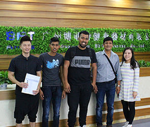 毛里求斯客户来中国寻找健身器材厂家好采购健身器械