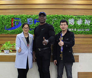 多哥共和国客户来中国进口英国上市公司官网365商用健身房器材