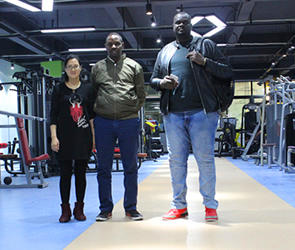 卢旺达客户为他们的健身房来中国寻找健身器材厂家