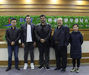 埃及客户来中国采购英国上市公司官网365商用健身房器材