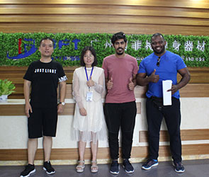 客户来中国进口英国上市公司官网365品牌健身房器材