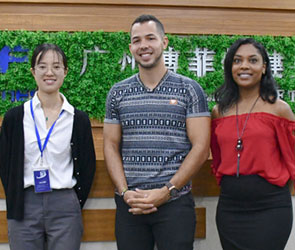 法国客户来中国采购英国上市公司官网365品牌健身器材