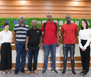 布隆迪客户开健身房来中国采购英国上市公司官网365健身器械