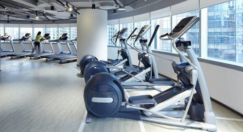 椭圆机健身器材的功能与选购要点