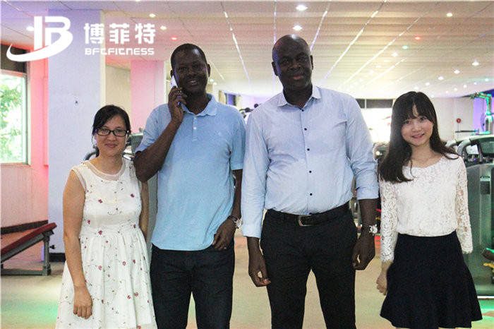 塞内加尔客户来中国进口英国上市公司官网365的健身器材