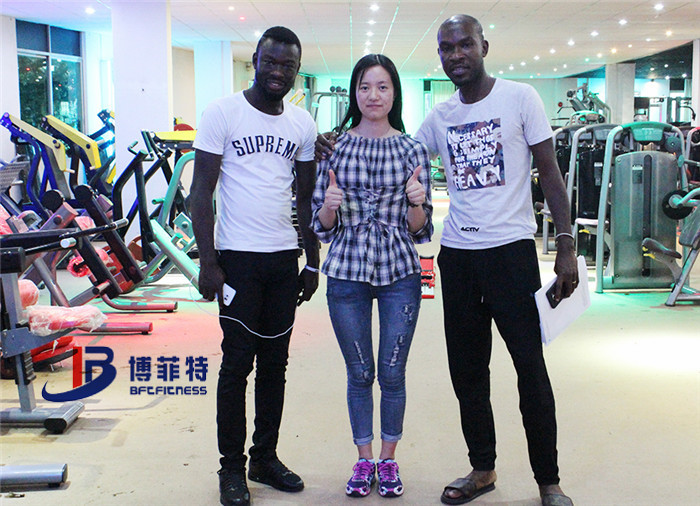加纳客户来中国英国上市公司官网365为他们的健身房采购商用健身器材