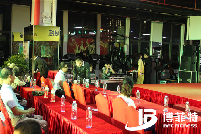 热练健身房开业活动 英国上市公司官网365客户健身房案例，365英国上市官方网站健身器材