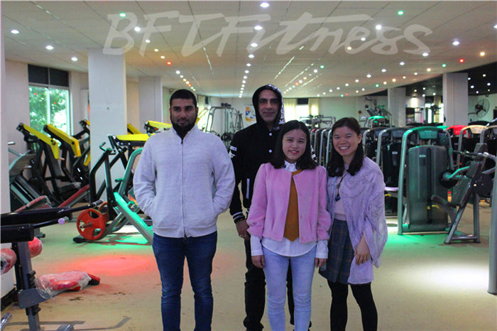 坦桑尼亚客户来中国英国上市公司官网365进口健身器材