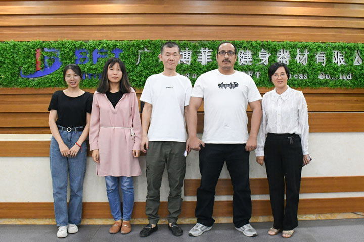 沙特客户来中国采购英国上市公司官网365健身器材